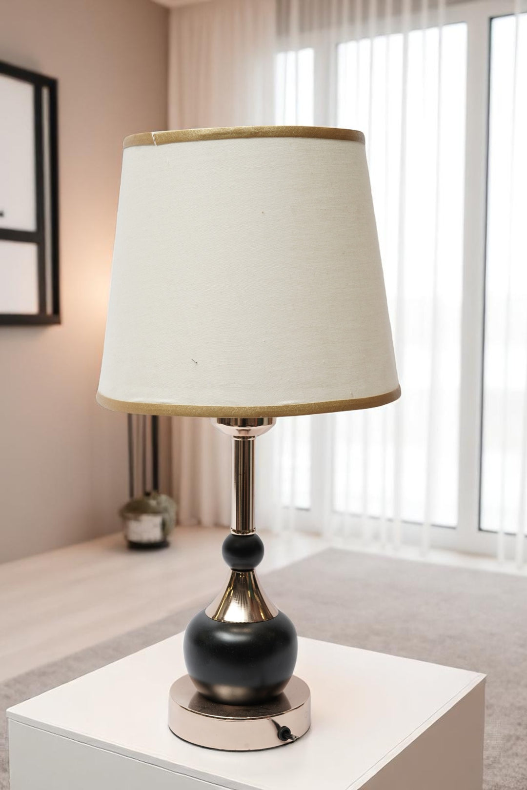 Lumière Classic Brass Side Table Lamp