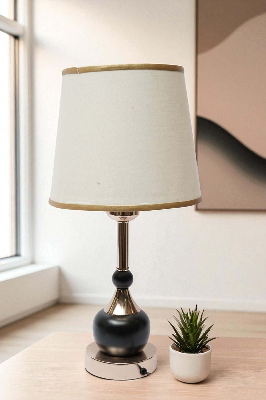 Lumière Classic Brass Side Table Lamp