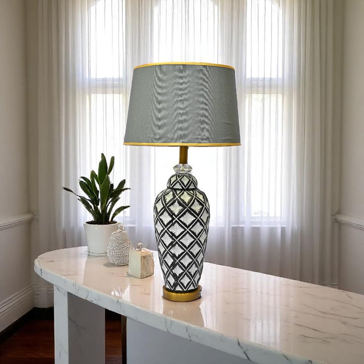 Vintage-Inspired Ceramic Table Lamp